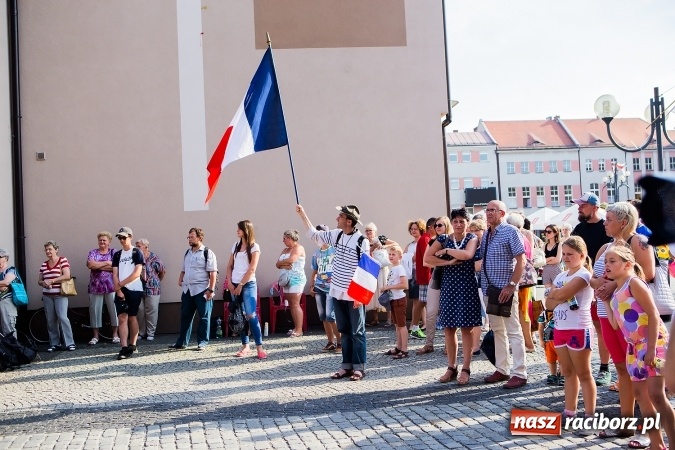 Zdjęcie w galerii na portalu naszraciborz.pl: ŚDM: Wiecz&oacute;r Kultury na placu Dominikańskim w Raciborzu wiadomości z regionu