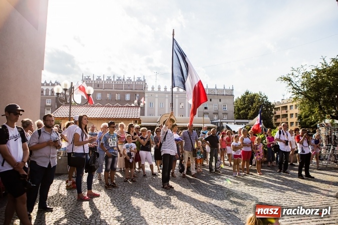 Zdjęcie w galerii na portalu naszraciborz.pl: ŚDM: Wiecz&oacute;r Kultury na placu Dominikańskim w Raciborzu wiadomości z regionu