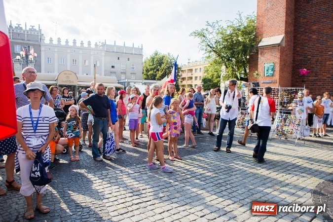 Zdjęcie w galerii na portalu naszraciborz.pl: ŚDM: Wiecz&oacute;r Kultury na placu Dominikańskim w Raciborzu wiadomości z regionu