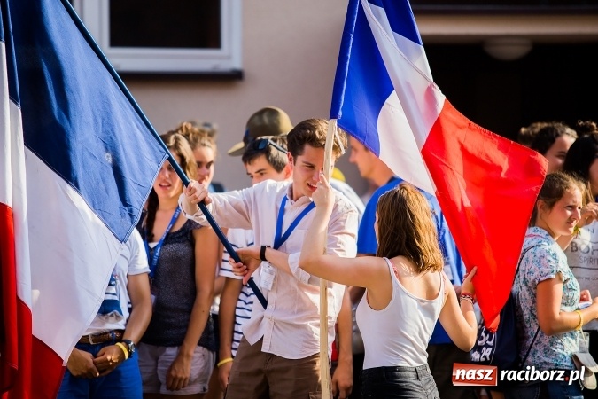Zdjęcie w galerii na portalu naszraciborz.pl: ŚDM: Wiecz&oacute;r Kultury na placu Dominikańskim w Raciborzu wiadomości z regionu