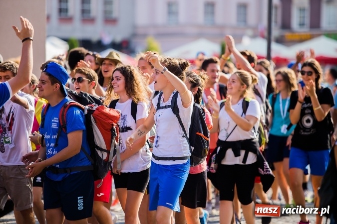 Zdjęcie w galerii na portalu naszraciborz.pl: ŚDM: Wiecz&oacute;r Kultury na placu Dominikańskim w Raciborzu wiadomości z regionu