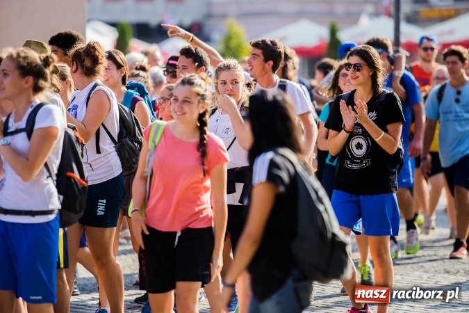 Zdjęcie w galerii na portalu naszraciborz.pl: ŚDM: Wiecz&oacute;r Kultury na placu Dominikańskim w Raciborzu wiadomości z regionu