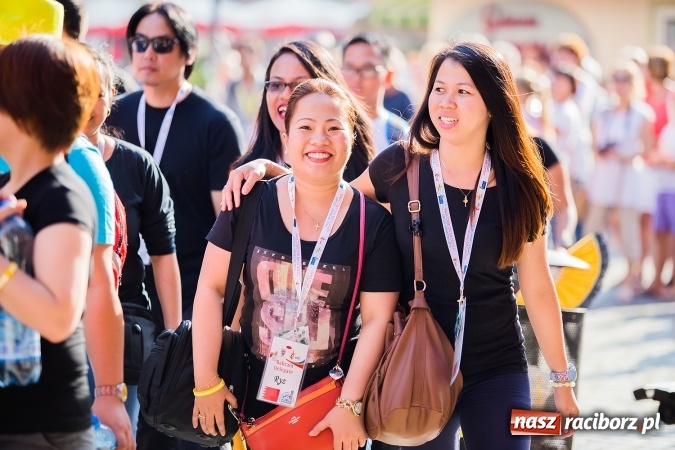 Zdjęcie w galerii na portalu naszraciborz.pl: ŚDM: Wiecz&oacute;r Kultury na placu Dominikańskim w Raciborzu wiadomości z regionu