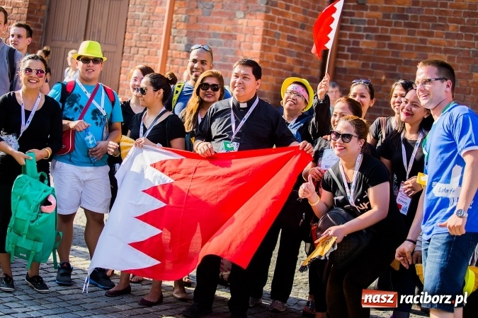 Zdjęcie w galerii na portalu naszraciborz.pl: ŚDM: Wiecz&oacute;r Kultury na placu Dominikańskim w Raciborzu wiadomości z regionu