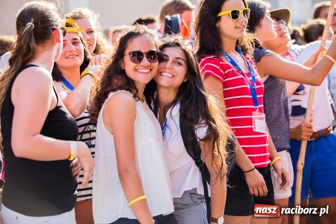 Zdjęcie w galerii na portalu naszraciborz.pl: ŚDM: Wiecz&oacute;r Kultury na placu Dominikańskim w Raciborzu wiadomości z regionu