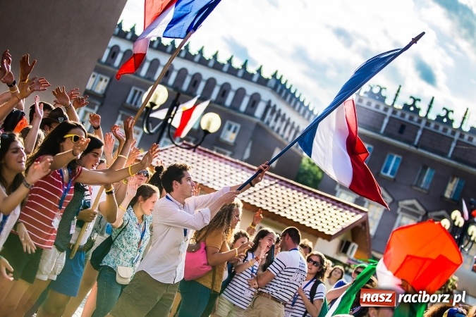 Zdjęcie w galerii na portalu naszraciborz.pl: ŚDM: Wiecz&oacute;r Kultury na placu Dominikańskim w Raciborzu wiadomości z regionu