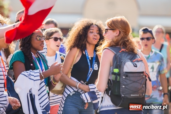 Zdjęcie w galerii na portalu naszraciborz.pl: ŚDM: Wiecz&oacute;r Kultury na placu Dominikańskim w Raciborzu wiadomości z regionu
