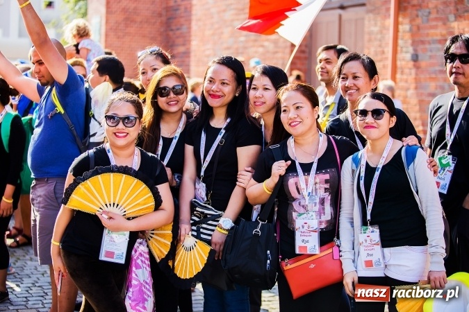 Zdjęcie w galerii na portalu naszraciborz.pl: ŚDM: Wiecz&oacute;r Kultury na placu Dominikańskim w Raciborzu wiadomości z regionu