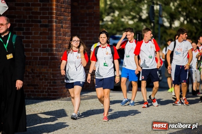 Zdjęcie w galerii na portalu naszraciborz.pl: ŚDM: Wiecz&oacute;r Kultury na placu Dominikańskim w Raciborzu wiadomości z regionu