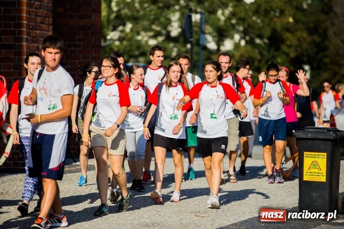 Zdjęcie w galerii na portalu naszraciborz.pl: ŚDM: Wiecz&oacute;r Kultury na placu Dominikańskim w Raciborzu wiadomości z regionu