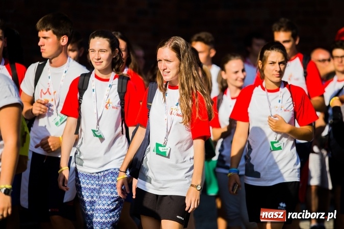 Zdjęcie w galerii na portalu naszraciborz.pl: ŚDM: Wiecz&oacute;r Kultury na placu Dominikańskim w Raciborzu wiadomości z regionu