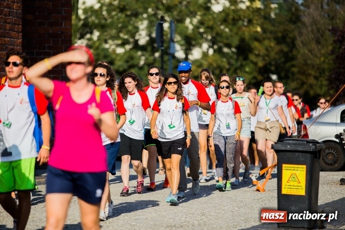 Zdjęcie w galerii na portalu naszraciborz.pl: ŚDM: Wiecz&oacute;r Kultury na placu Dominikańskim w Raciborzu wiadomości z regionu