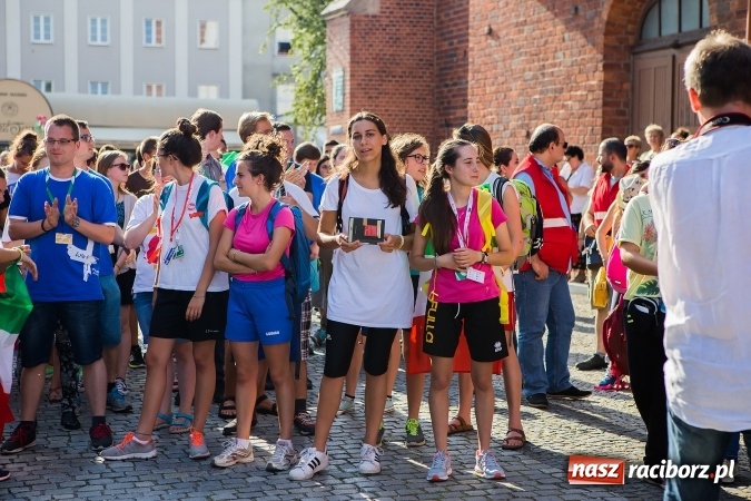 Zdjęcie w galerii na portalu naszraciborz.pl: ŚDM: Wiecz&oacute;r Kultury na placu Dominikańskim w Raciborzu wiadomości z regionu