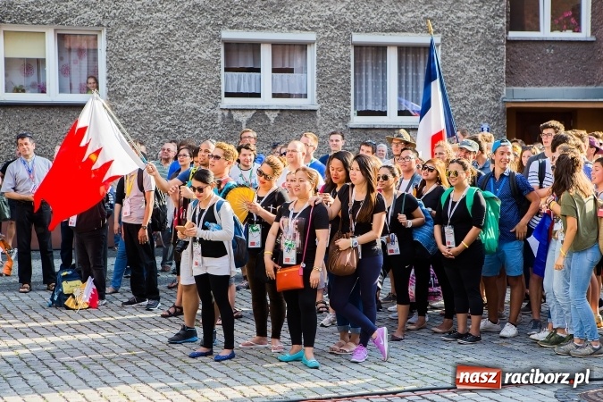 Zdjęcie w galerii na portalu naszraciborz.pl: ŚDM: Wiecz&oacute;r Kultury na placu Dominikańskim w Raciborzu wiadomości z regionu