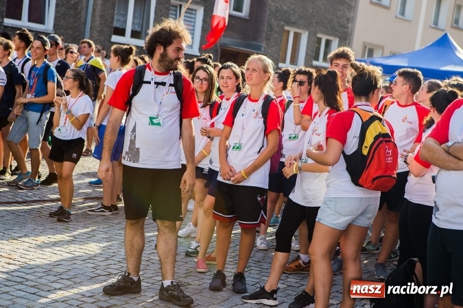 Zdjęcie w galerii na portalu naszraciborz.pl: ŚDM: Wiecz&oacute;r Kultury na placu Dominikańskim w Raciborzu wiadomości z regionu