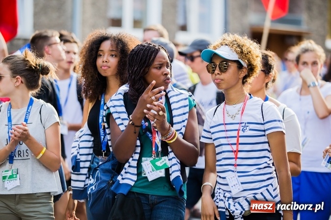 Zdjęcie w galerii na portalu naszraciborz.pl: ŚDM: Wiecz&oacute;r Kultury na placu Dominikańskim w Raciborzu wiadomości z regionu