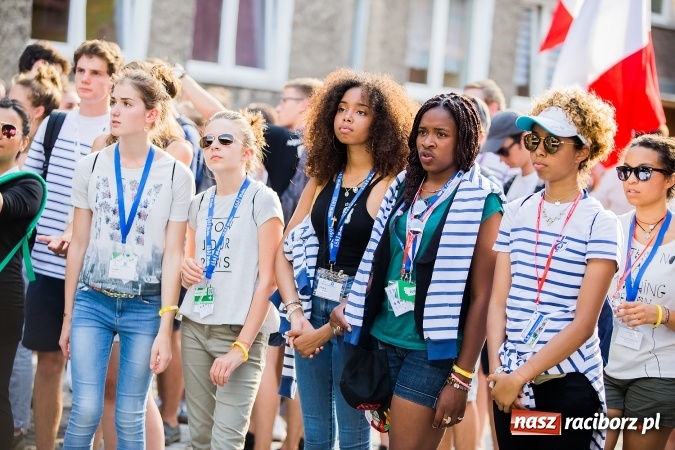 Zdjęcie w galerii na portalu naszraciborz.pl: ŚDM: Wiecz&oacute;r Kultury na placu Dominikańskim w Raciborzu wiadomości z regionu