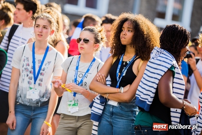 Zdjęcie w galerii na portalu naszraciborz.pl: ŚDM: Wiecz&oacute;r Kultury na placu Dominikańskim w Raciborzu wiadomości z regionu