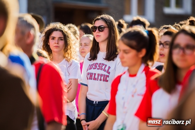 Zdjęcie w galerii na portalu naszraciborz.pl: ŚDM: Wiecz&oacute;r Kultury na placu Dominikańskim w Raciborzu wiadomości z regionu