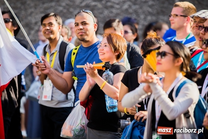 Zdjęcie w galerii na portalu naszraciborz.pl: ŚDM: Wiecz&oacute;r Kultury na placu Dominikańskim w Raciborzu wiadomości z regionu