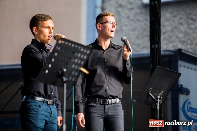 Zdjęcie w galerii na portalu naszraciborz.pl: ŚDM: Wiecz&oacute;r Kultury na placu Dominikańskim w Raciborzu wiadomości z regionu