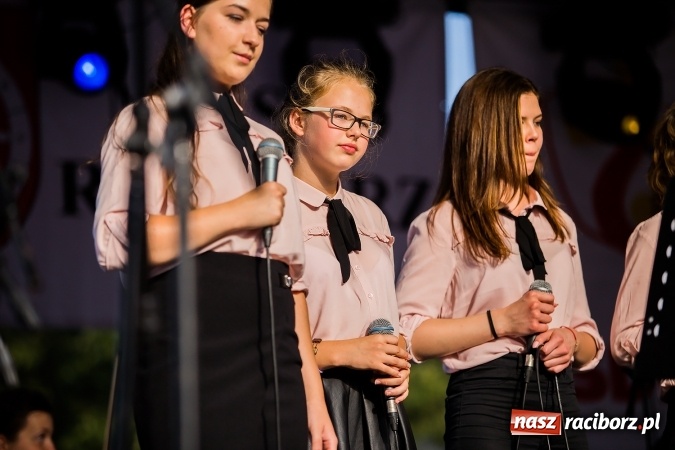 Zdjęcie w galerii na portalu naszraciborz.pl: ŚDM: Wiecz&oacute;r Kultury na placu Dominikańskim w Raciborzu wiadomości z regionu