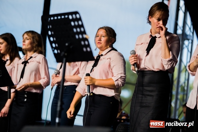 Zdjęcie w galerii na portalu naszraciborz.pl: ŚDM: Wiecz&oacute;r Kultury na placu Dominikańskim w Raciborzu wiadomości z regionu