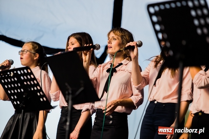 Zdjęcie w galerii na portalu naszraciborz.pl: ŚDM: Wiecz&oacute;r Kultury na placu Dominikańskim w Raciborzu wiadomości z regionu