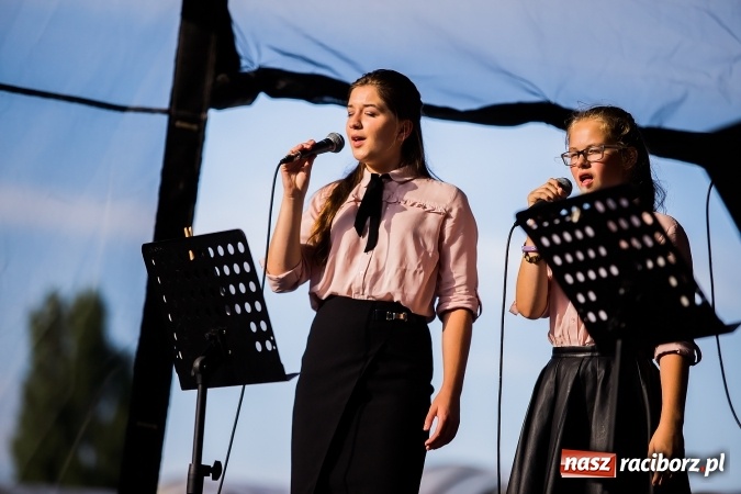 Zdjęcie w galerii na portalu naszraciborz.pl: ŚDM: Wiecz&oacute;r Kultury na placu Dominikańskim w Raciborzu wiadomości z regionu