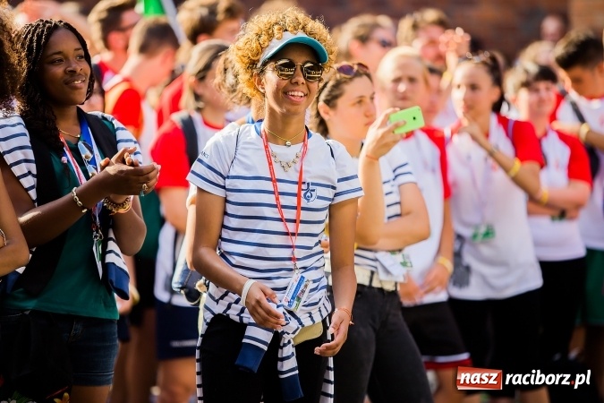 Zdjęcie w galerii na portalu naszraciborz.pl: ŚDM: Wiecz&oacute;r Kultury na placu Dominikańskim w Raciborzu wiadomości z regionu