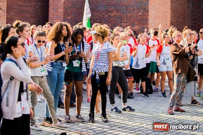 Zdjęcie w galerii na portalu naszraciborz.pl: ŚDM: Wiecz&oacute;r Kultury na placu Dominikańskim w Raciborzu wiadomości z regionu