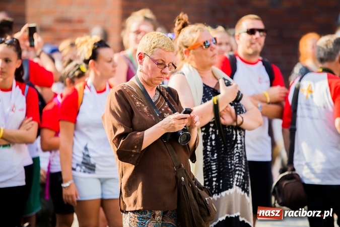 Zdjęcie w galerii na portalu naszraciborz.pl: ŚDM: Wiecz&oacute;r Kultury na placu Dominikańskim w Raciborzu wiadomości z regionu