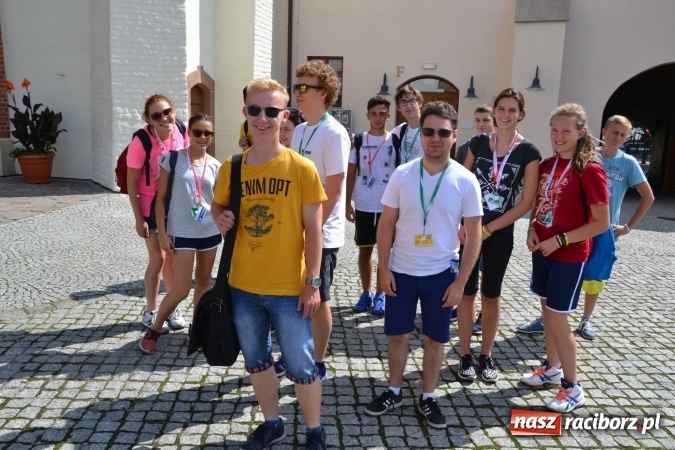 Zdjęcie w galerii na portalu naszraciborz.pl: Światowe Dni Młodzieży - obchody na Zamku Piastowskim w Raciborzu połączone z jarmarkiem wiadomości z regionu