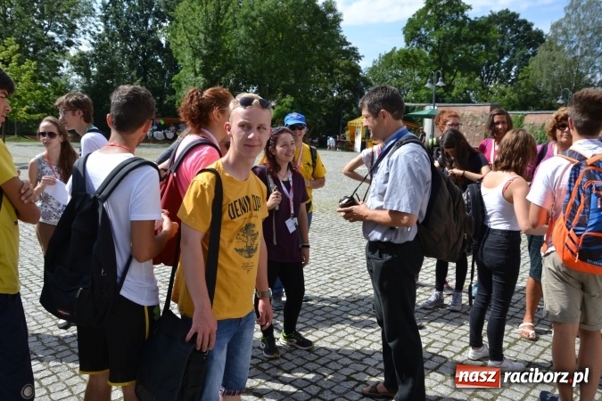 Zdjęcie w galerii na portalu naszraciborz.pl: Światowe Dni Młodzieży - obchody na Zamku Piastowskim w Raciborzu połączone z jarmarkiem wiadomości z regionu