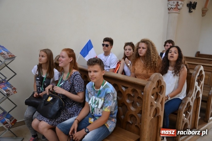 Zdjęcie w galerii na portalu naszraciborz.pl: Światowe Dni Młodzieży - obchody na Zamku Piastowskim w Raciborzu połączone z jarmarkiem wiadomości z regionu