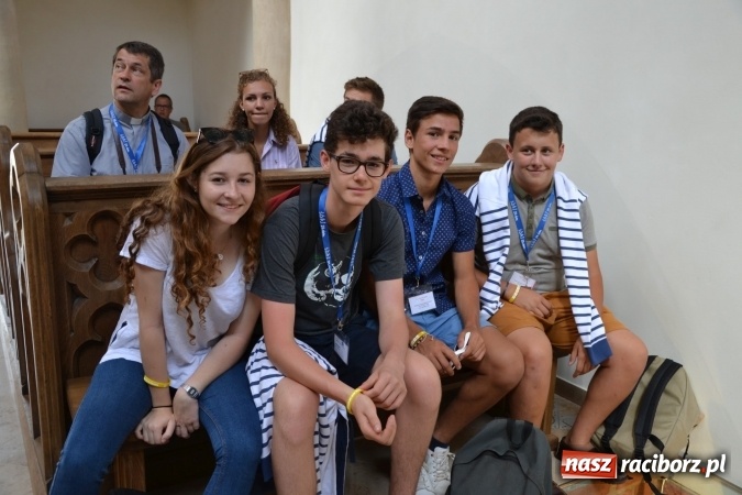 Zdjęcie w galerii na portalu naszraciborz.pl: Światowe Dni Młodzieży - obchody na Zamku Piastowskim w Raciborzu połączone z jarmarkiem wiadomości z regionu