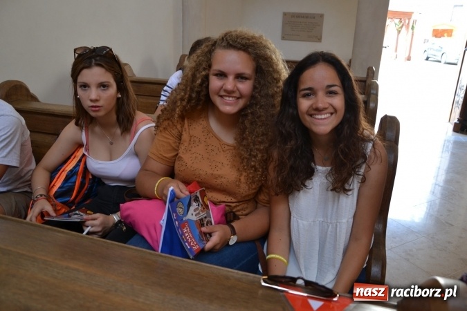 Zdjęcie w galerii na portalu naszraciborz.pl: Światowe Dni Młodzieży - obchody na Zamku Piastowskim w Raciborzu połączone z jarmarkiem wiadomości z regionu