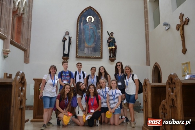 Zdjęcie w galerii na portalu naszraciborz.pl: Światowe Dni Młodzieży - obchody na Zamku Piastowskim w Raciborzu połączone z jarmarkiem wiadomości z regionu