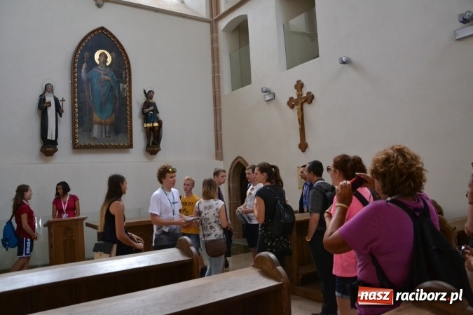 Zdjęcie w galerii na portalu naszraciborz.pl: Światowe Dni Młodzieży - obchody na Zamku Piastowskim w Raciborzu połączone z jarmarkiem wiadomości z regionu