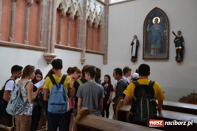 Zdjęcie w galerii na portalu naszraciborz.pl: Światowe Dni Młodzieży - obchody na Zamku Piastowskim w Raciborzu połączone z jarmarkiem wiadomości z regionu