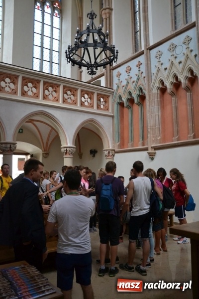 Zdjęcie w galerii na portalu naszraciborz.pl: Światowe Dni Młodzieży - obchody na Zamku Piastowskim w Raciborzu połączone z jarmarkiem wiadomości z regionu