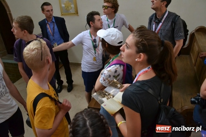 Zdjęcie w galerii na portalu naszraciborz.pl: Światowe Dni Młodzieży - obchody na Zamku Piastowskim w Raciborzu połączone z jarmarkiem wiadomości z regionu