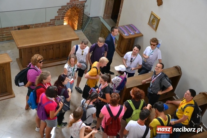 Zdjęcie w galerii na portalu naszraciborz.pl: Światowe Dni Młodzieży - obchody na Zamku Piastowskim w Raciborzu połączone z jarmarkiem wiadomości z regionu