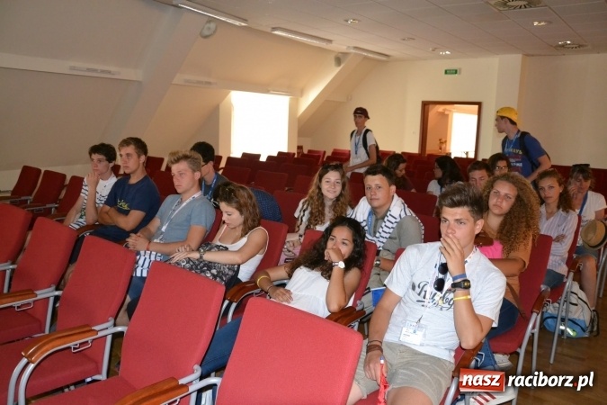 Zdjęcie w galerii na portalu naszraciborz.pl: Światowe Dni Młodzieży - obchody na Zamku Piastowskim w Raciborzu połączone z jarmarkiem wiadomości z regionu