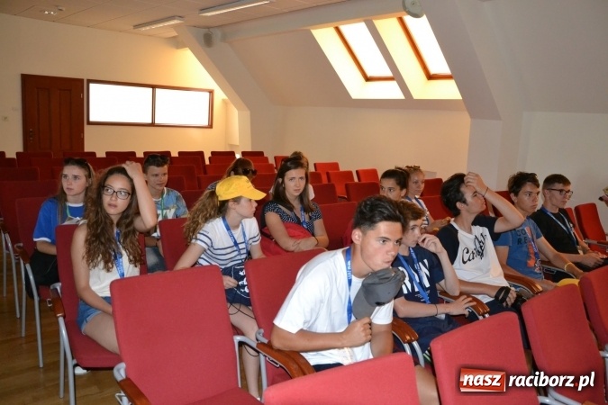 Zdjęcie w galerii na portalu naszraciborz.pl: Światowe Dni Młodzieży - obchody na Zamku Piastowskim w Raciborzu połączone z jarmarkiem wiadomości z regionu