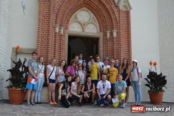 Zdjęcie w galerii na portalu naszraciborz.pl: Światowe Dni Młodzieży - obchody na Zamku Piastowskim w Raciborzu połączone z jarmarkiem wiadomości z regionu