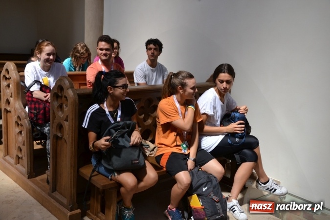 Zdjęcie w galerii na portalu naszraciborz.pl: Światowe Dni Młodzieży - obchody na Zamku Piastowskim w Raciborzu połączone z jarmarkiem wiadomości z regionu