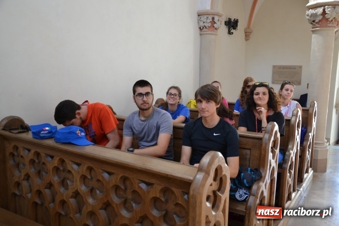 Zdjęcie w galerii na portalu naszraciborz.pl: Światowe Dni Młodzieży - obchody na Zamku Piastowskim w Raciborzu połączone z jarmarkiem wiadomości z regionu