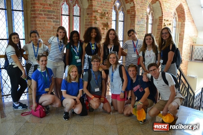 Zdjęcie w galerii na portalu naszraciborz.pl: Światowe Dni Młodzieży - obchody na Zamku Piastowskim w Raciborzu połączone z jarmarkiem wiadomości z regionu