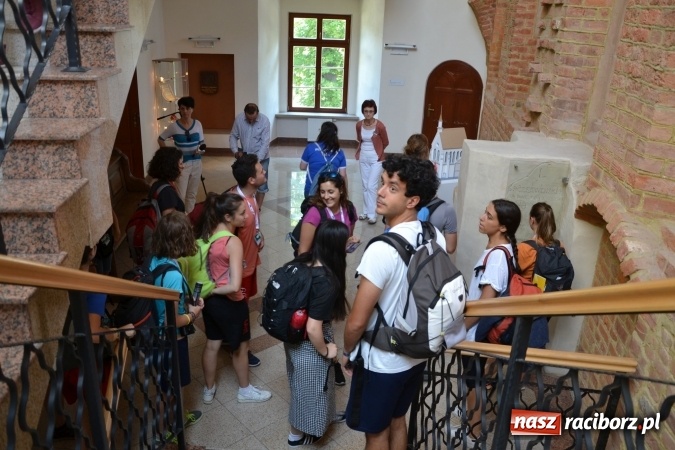 Zdjęcie w galerii na portalu naszraciborz.pl: Światowe Dni Młodzieży - obchody na Zamku Piastowskim w Raciborzu połączone z jarmarkiem wiadomości z regionu